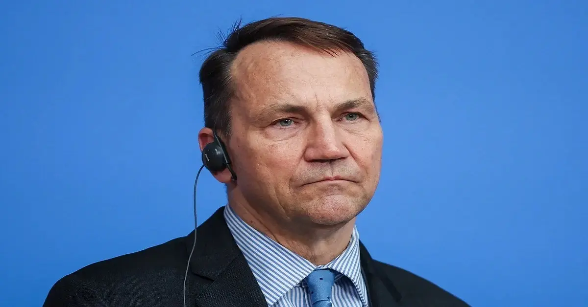 Polonia advierte a Putin de que no cruza su espacio aéreo para asistir a la cumbre con Trump 1 En la foto, el ministro de Asunto Exteriores polaco, Radoslaw Sikorski.