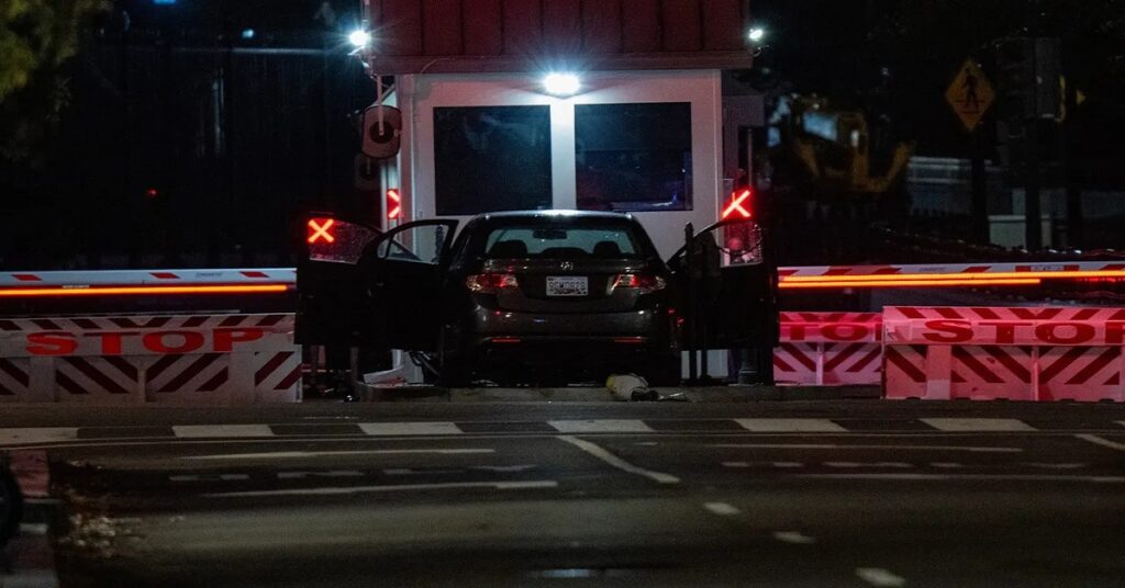 En la foto, el vehículo que se empotró contra una puerta en la Casa Blanca