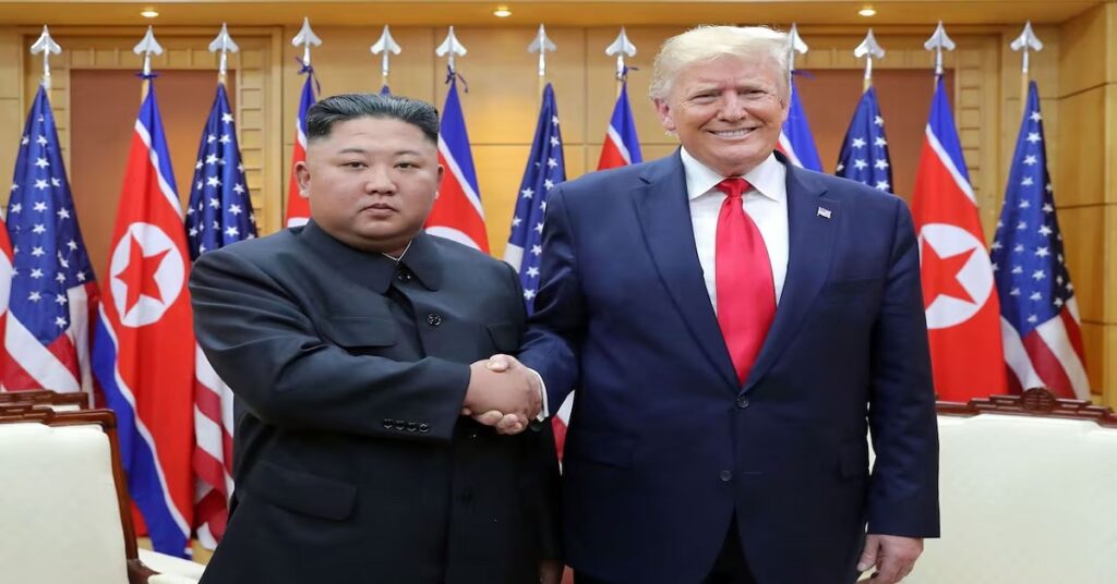 Trump dice que podría reunirse con Kim 'en un futuro no muy lejano' y minimizar el disparo de misiles de Pyongyang 5 En la foto, Kim Jong Un y Trump en una reunión anterior