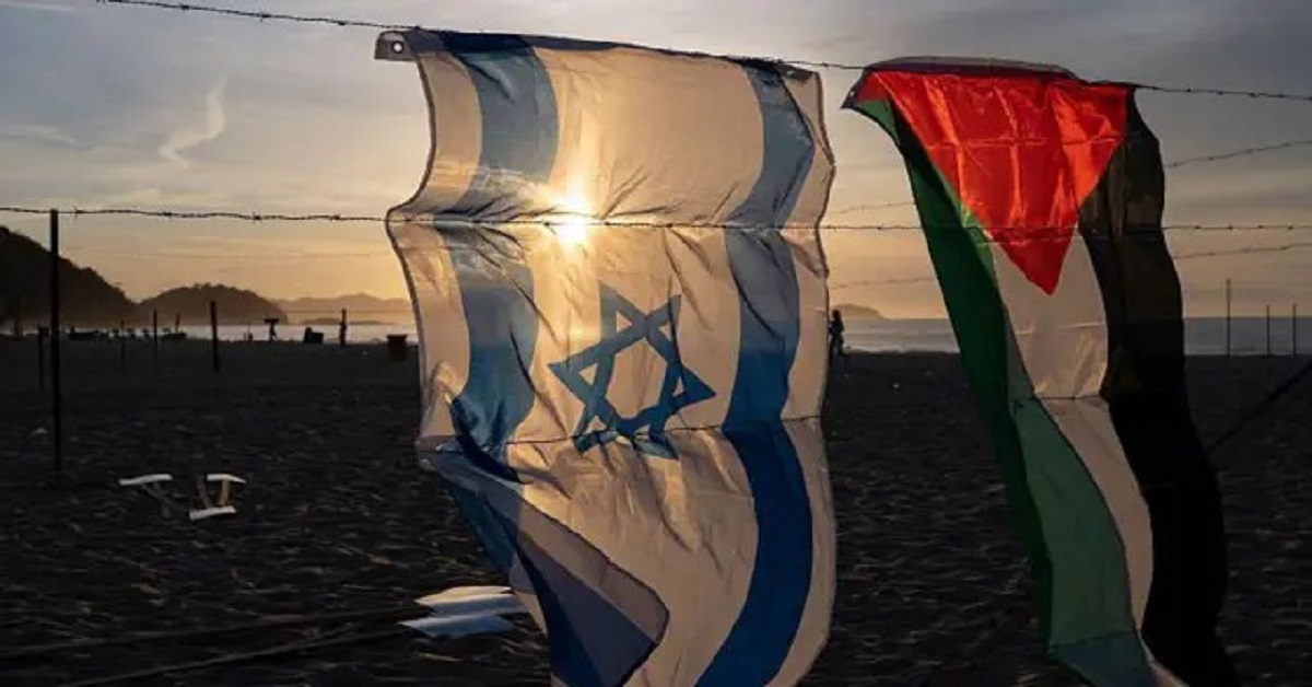 En la foto, banderas de Israel y Palestina