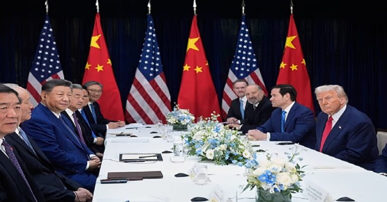 En la foto, momento de las conversaciones entre Trump Y Xi