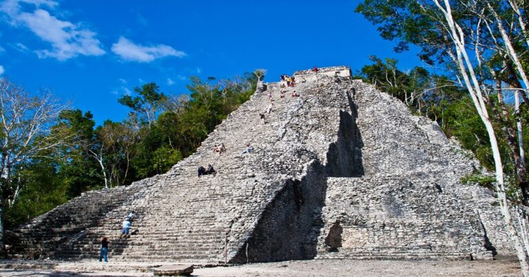En la foto, la pirámi de Nohoch Mul