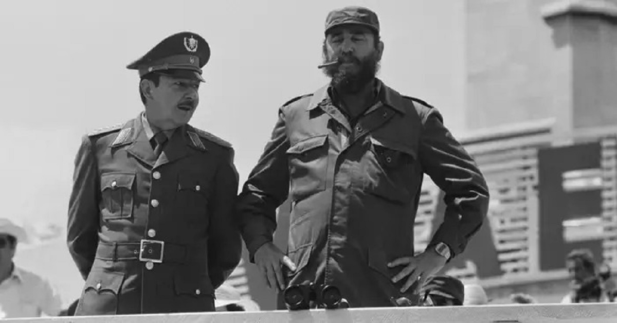 En la foto, los dos capos: Fidel y Raúl Castro