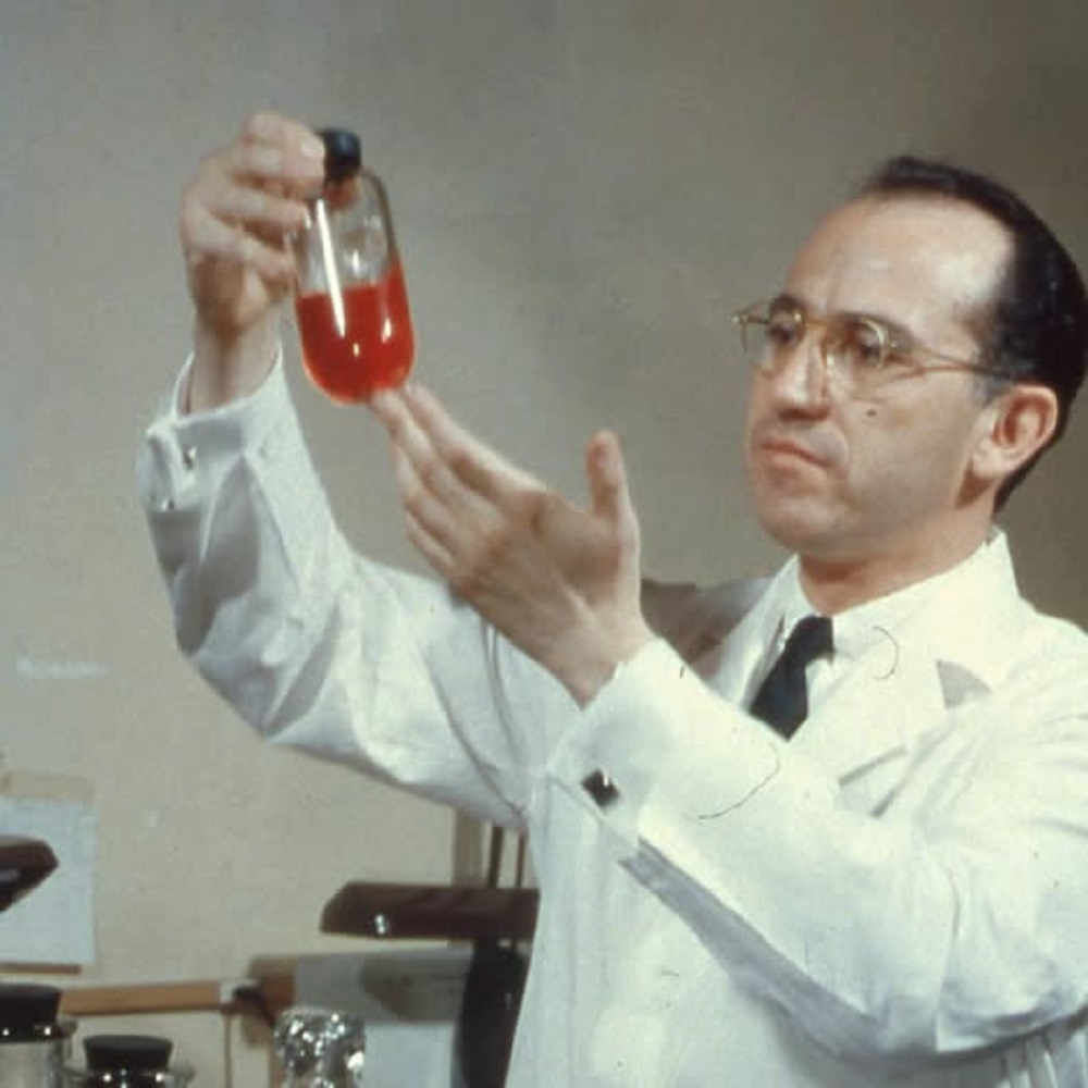 En la foto, Jonas Salk