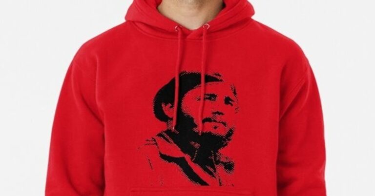 En la foto, un pullover con una foto de Fidel Castro