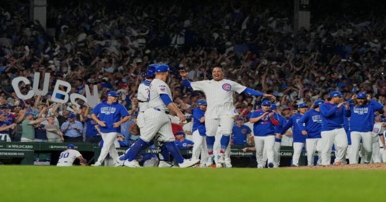 En la foto, los Cachorros celebran su pase a Series Divisionales