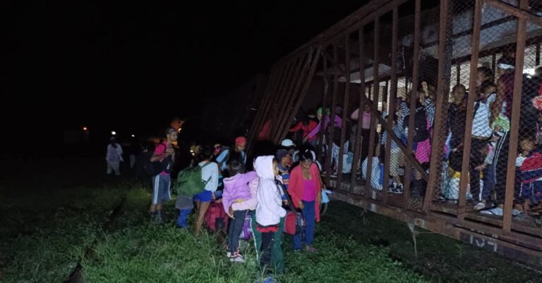 En la foto, evacuación en Guamo