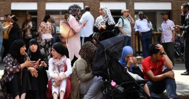 En la foto, musulmanes en Londres
