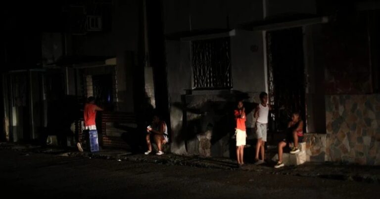 En la foto, apagones en Cuba