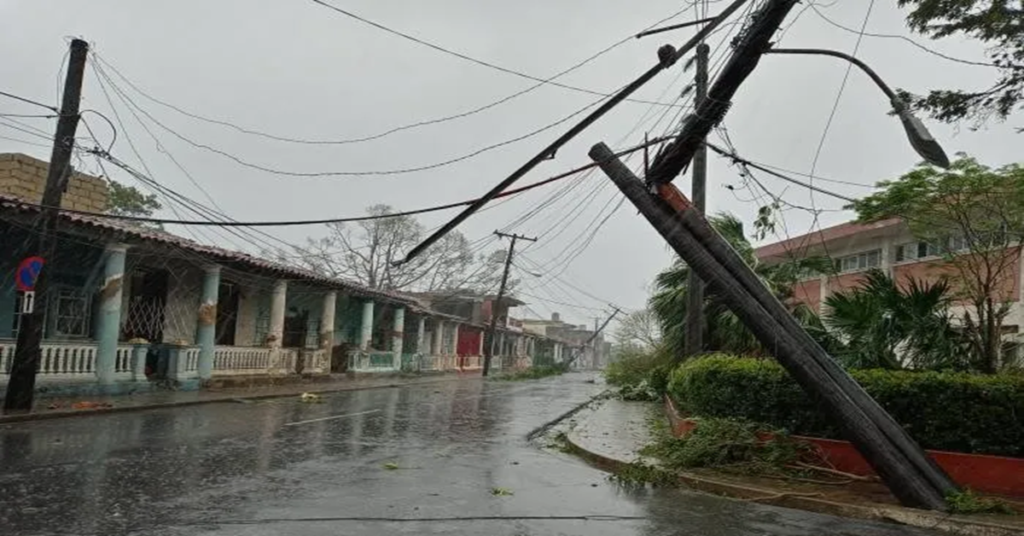 La ayuda a la isla del huracán permanente