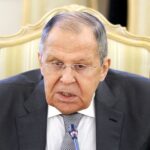 En la foto, el canciller ruso