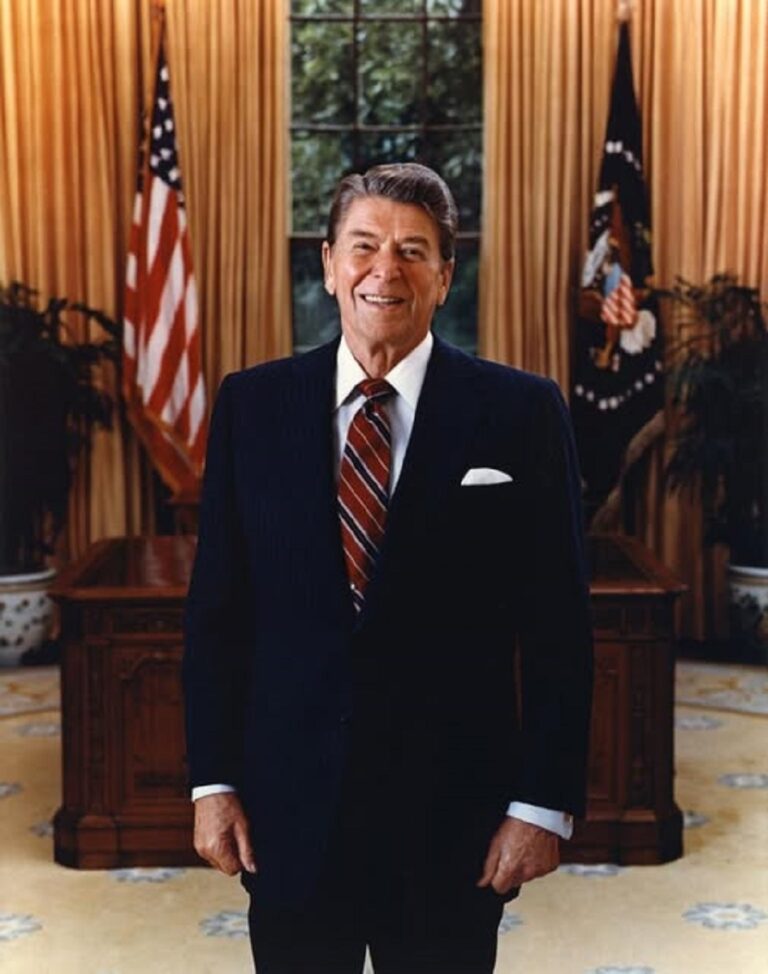 En la foto, el presidente Ronald Reagan