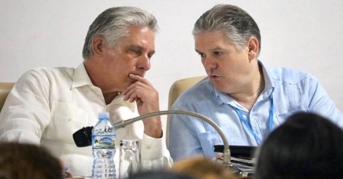 En la foto, Alejandro Gil y su protector, Díaz-Canel