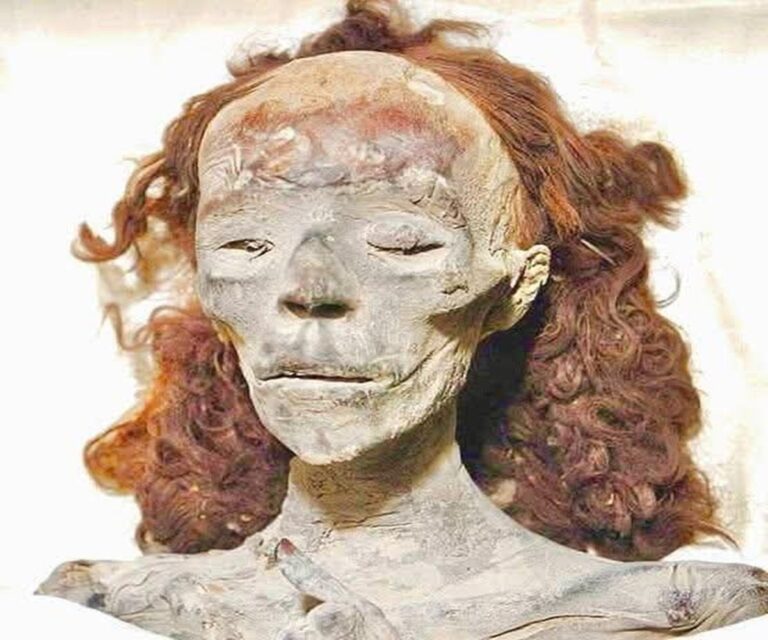 En la foto, la reina Tiye