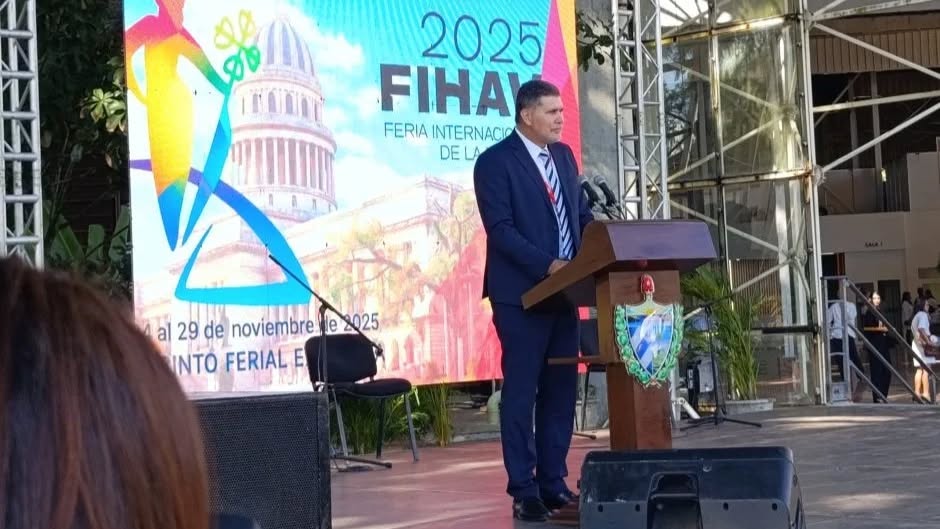 En la foto, el ministro de Comercio Exterior de Cuba