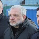 En la foto, Zelenski y parte de su cúpula en el punto de mira