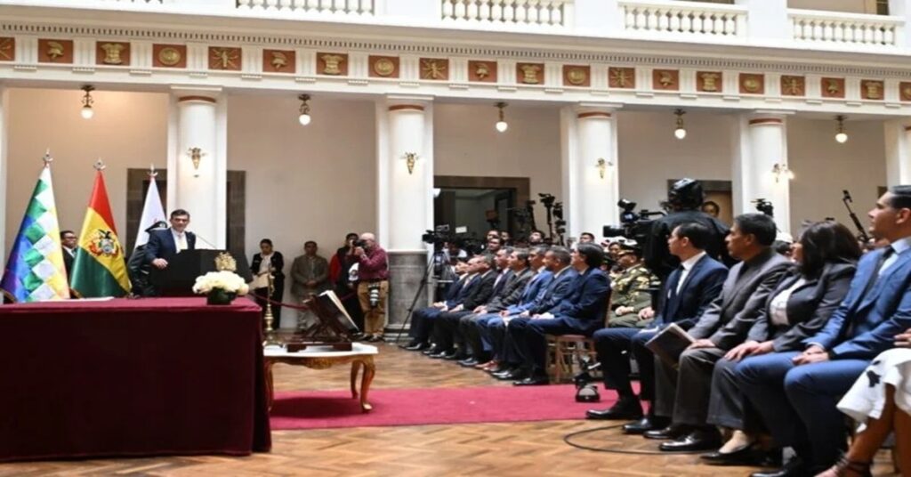 Rodrigo Paz opta por tecnócratas y deja de lado a sindicalistas para sacar a Bolivia de la crisis 7 En la foto, el Gabinete boliviano