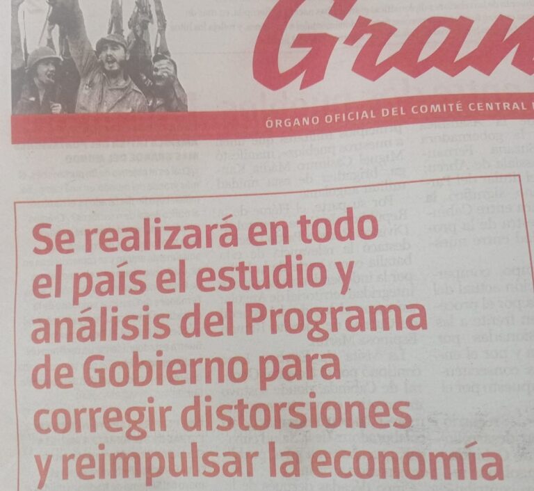 En la foto, la portada de Granma