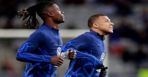 En la foto, Camavinga y Mbappé