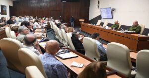 En la foto, el gobierno cubano reunido para enfrentar el chikungunya