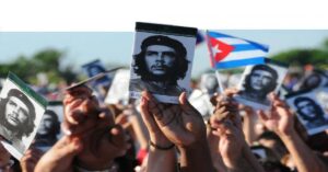 En la foto, imágenes del Ché Guevara, uno de los símbolos de la manipulación castrista