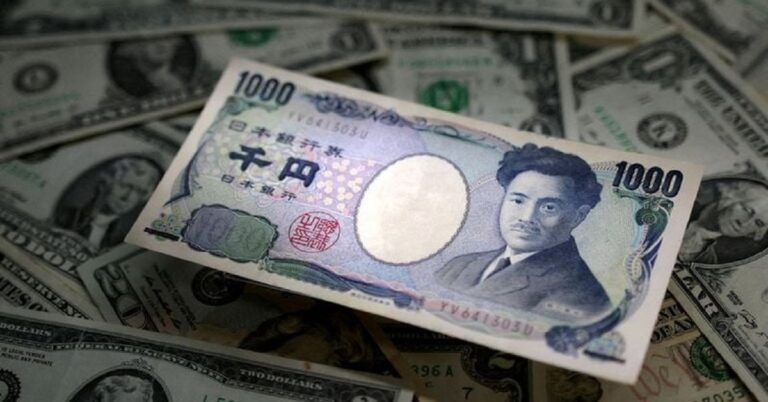 En la foto, la moneda japonesa