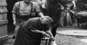 En la foto, Elizabeth Arnold