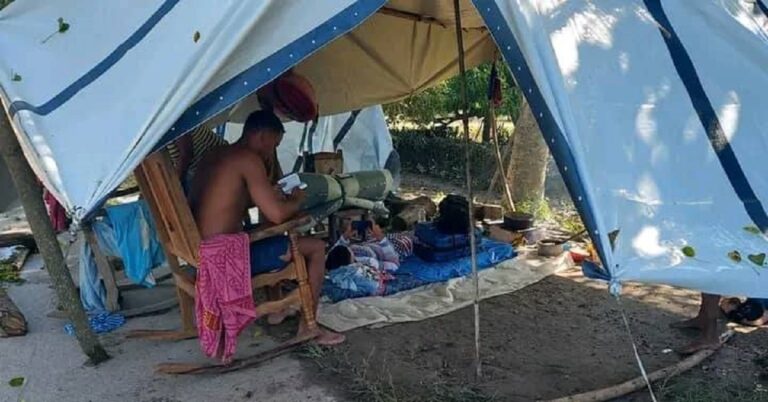En la fot, personas que quedaron sin hogar en Cuba