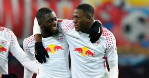 En la foto, Konaté y Upamecano