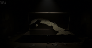 En l foto, el mapa de Cuba dentro de un ataud