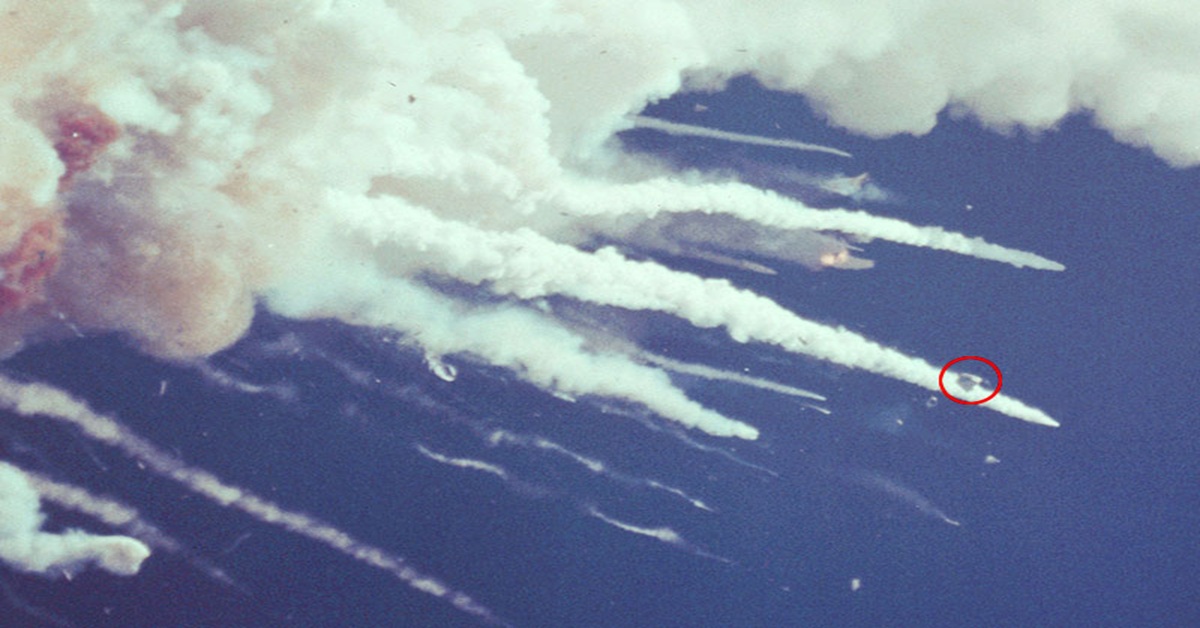 En la foto, explosión del Challenger