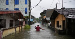 En la foto, inundaciones en Sri Lanka
