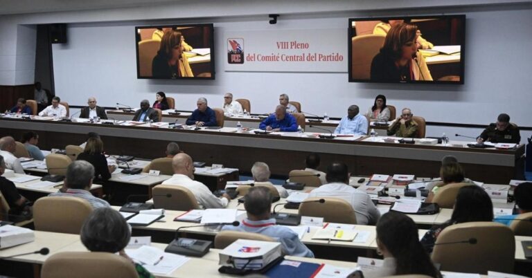 En la foto, imagen del XI Pleno del PCC