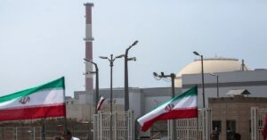 En la foto, una planta nuclear de Irán