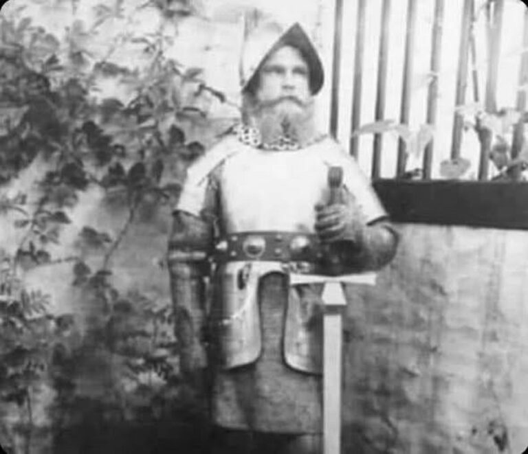 En la foto, el último caballero