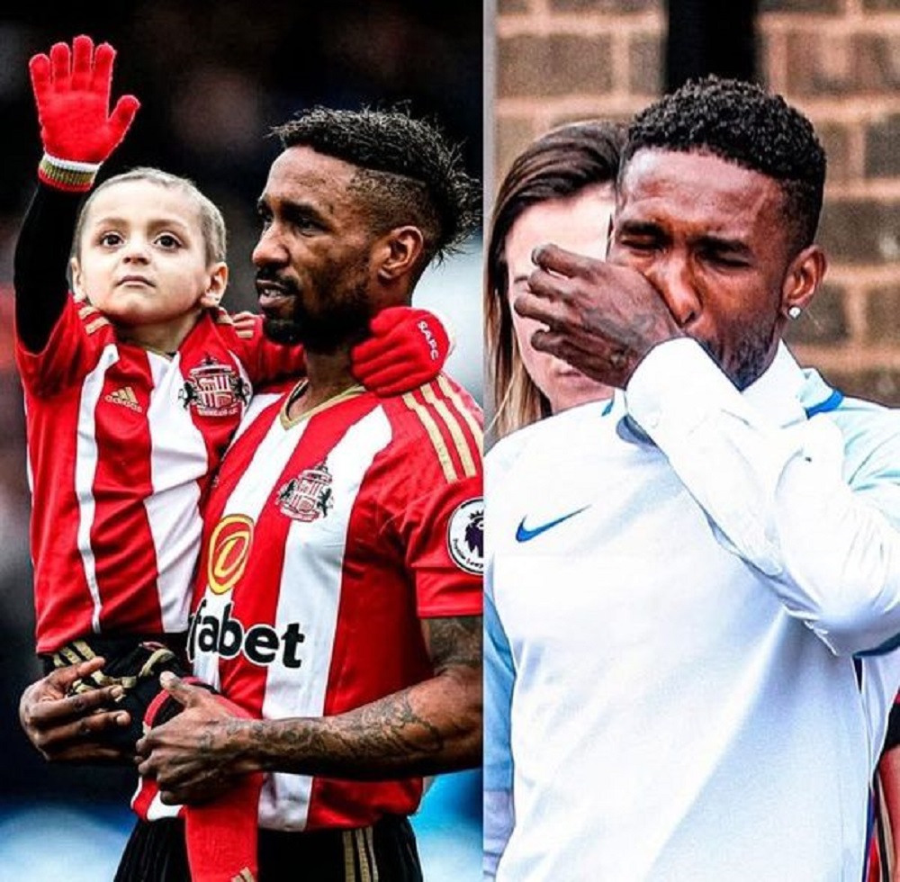 En la foto, Jermain Defoe y Bradley Lowery