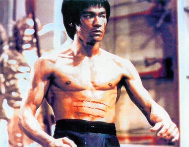 En la foto, Bruce Lee