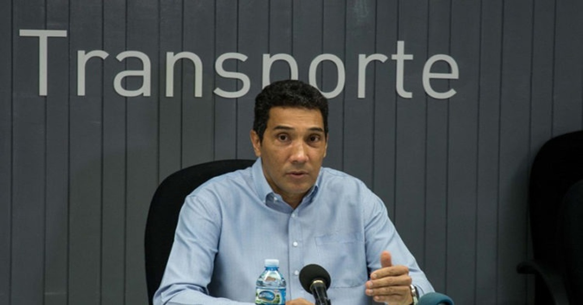 En la foto, el ministro Eduardo Rodríguez Dávila