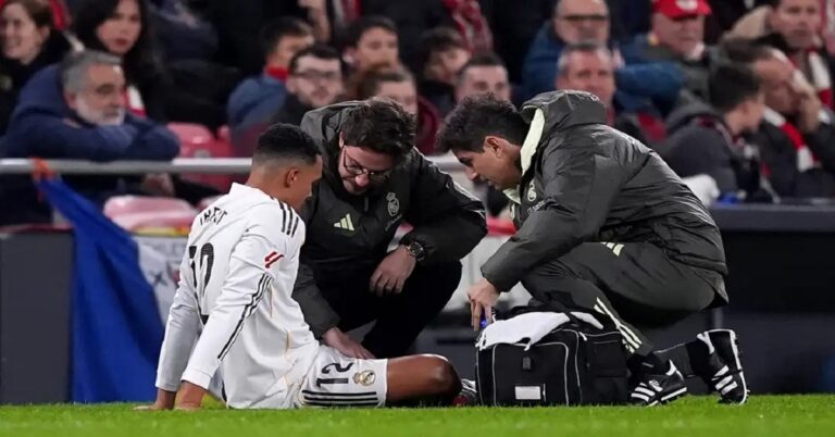 En la foto, Trent Alexander Arnold lesionado
