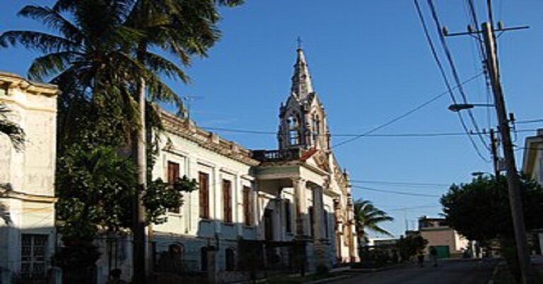 En la foto, iglesia en el municipio 10 de Octubre