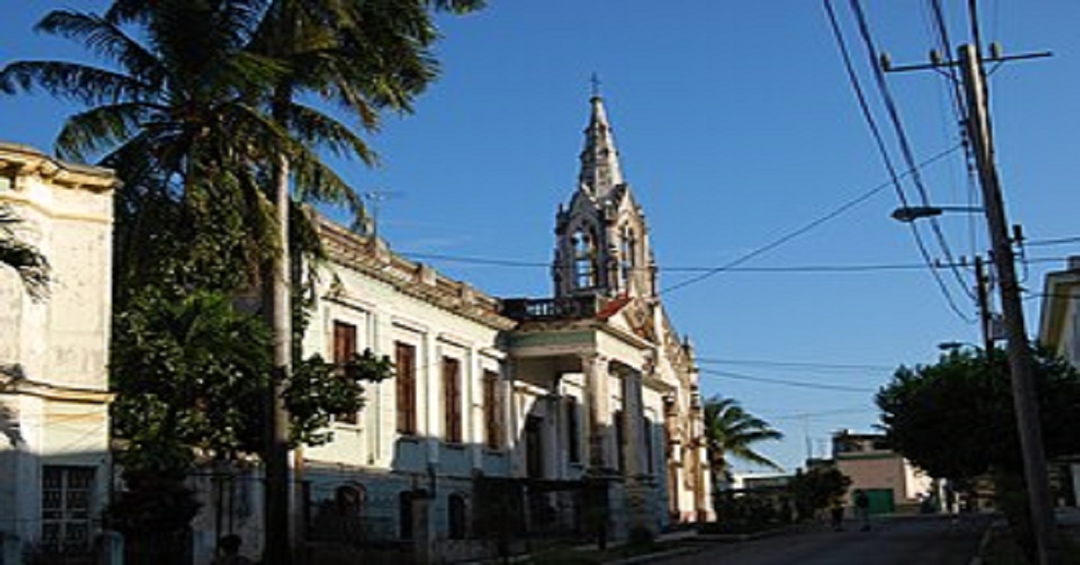 En la foto, iglesia en el municipio 10 de Octubre