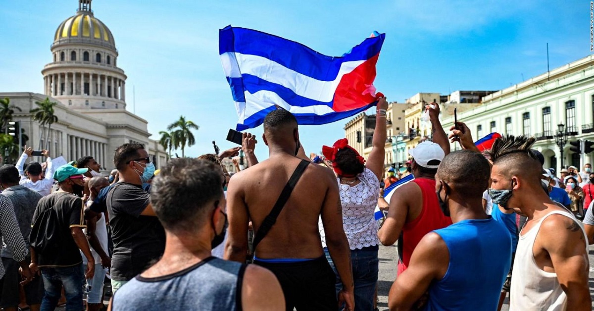 En la foto, imágenes del 11J en Cuba