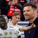 En la foto, el dilema de Xabi Alonso con sus centrales