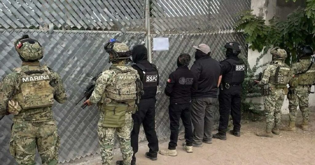 En la foto, las fuerzas iplicadas en la caída de Pedro N