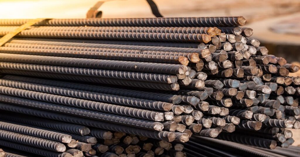 En la foto, láminas de acero para la construcción