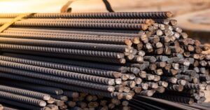 En la foto, láminas de acero para la construcción