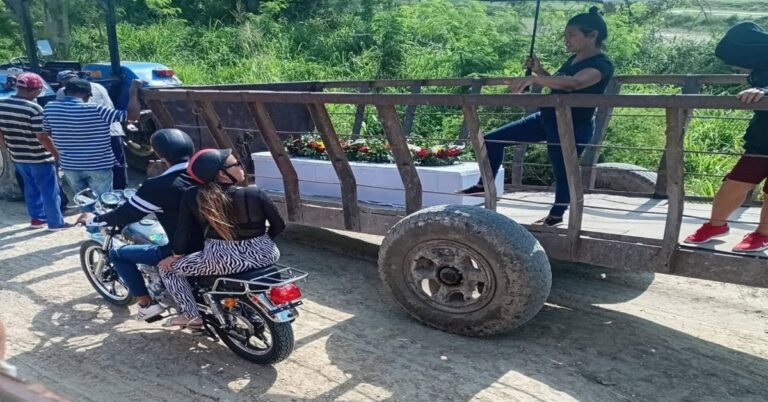 En la foto, un sepelio en Contramaestre