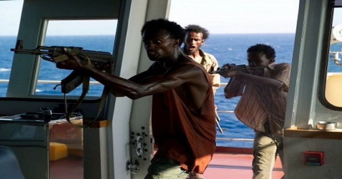 En la foto, una escena de una película sobre los piratas somalíes
