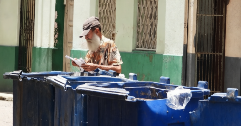 En la foto, el maestro Armando