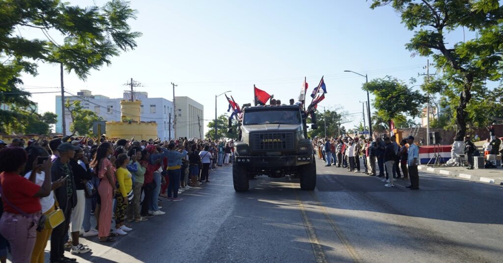 Hay combustible para la Caravana, lo demás que espere